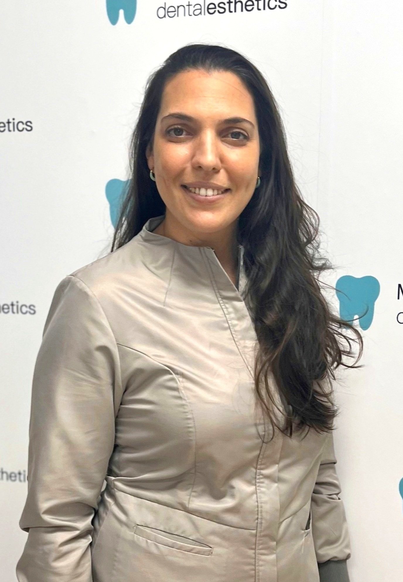 Dr. María Contreras Benito — Zahnmedizin & Endodontie, Maritima Dental & Esthetics